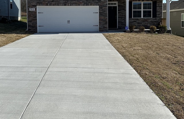 Beautiful 4 Bed/2.5 Bath in Lebanon with easy access to I40 and I840