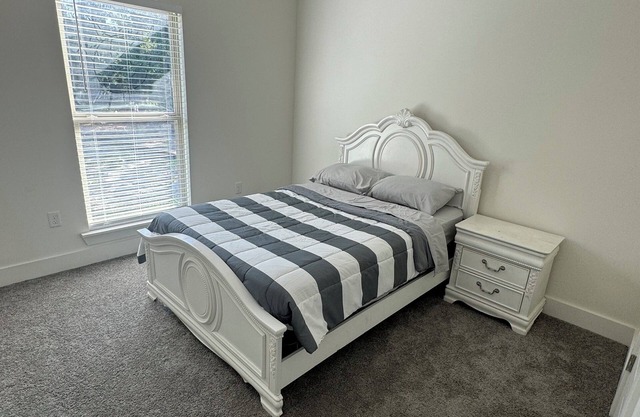 Beautiful 4/bed/2bath home away from home getaway Sleeps up to eight guest