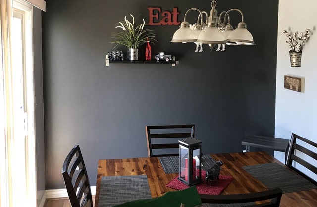 Schönes 3 Bett, 1 Badhaus empfohlen für Familien, Paare oder Singles.