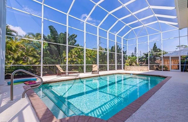 Beautiful 4 bedroom, 3 bath w/ heated swimming pool home 14 mins from the beach