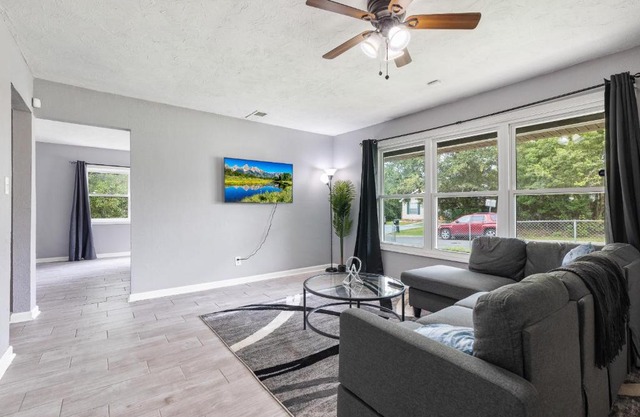 Beautiful 4 bedroom 2 bathroom house