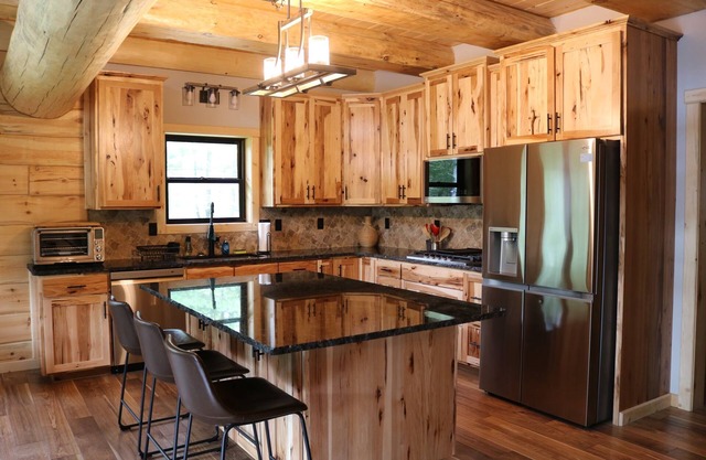 Beautiful 4-bedroom cabin in Tomahawk, Wi