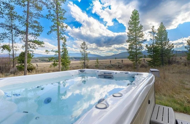 Beautiful 4-bedroom house on 8 acres near Fraser - privacy and amazing views!