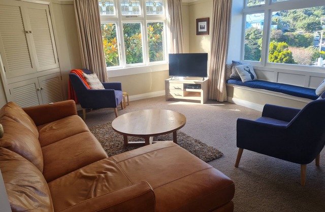 Beautiful 4 bedroom home close to the beach and Miramar cafes