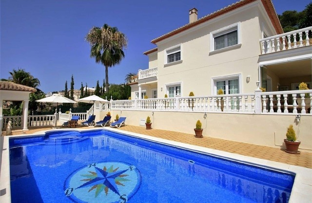 Schöne 4 Schlafzimmervilla in Moraira