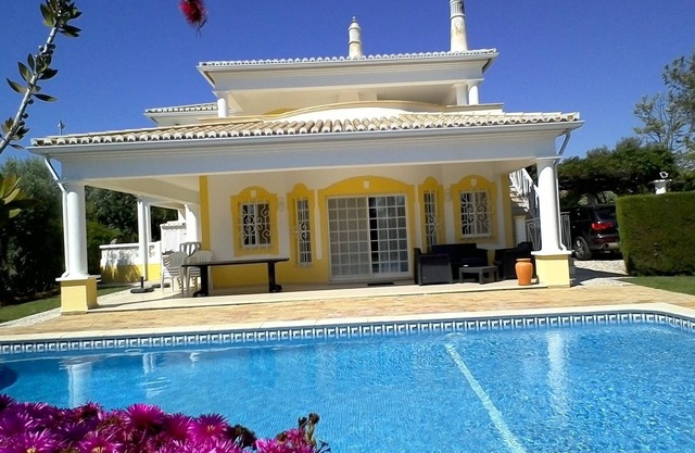 Schöne 4 Schlafzimmervilla im Altgolf