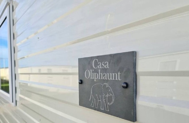 Beautiful 4-berth static caravan. Only 5 minutes from the beach.