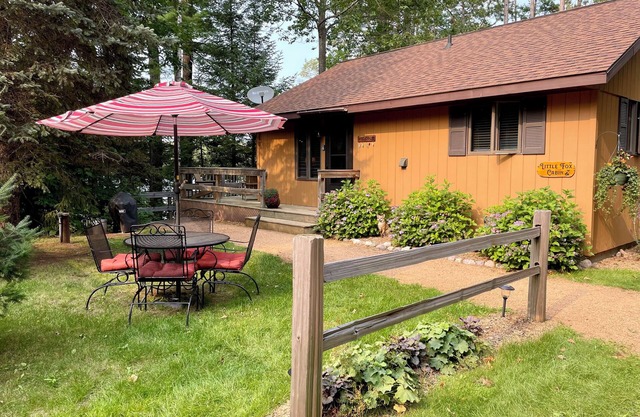 Beautiful 4 season lakeside cabin w/ loons, eagles and great fishing
