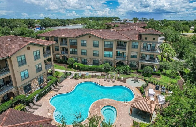 Beautiful 4bd condo minutes to Disney and Golf