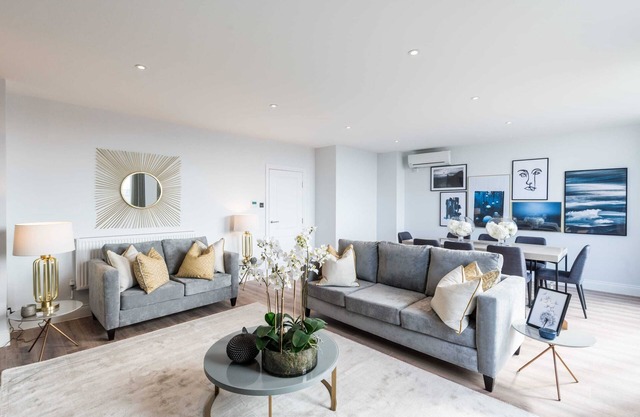 Beautiful 4BD Duplex Apartment nr. Kensignton with Terrace!