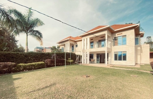 Beautiful 4bedrooms 3 bathrooms villa In Kimihurura