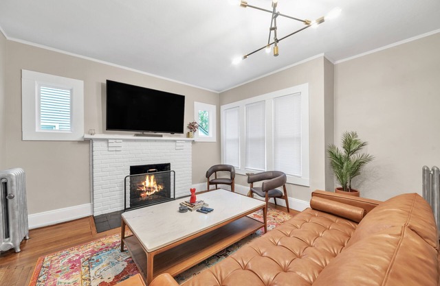 Beautiful 4BR 2 Bathroom House with Parking