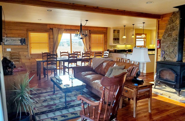 Schönes 5 BDRM Gebirgshaus auf arbeitender Bisonranch in North Park, CO.
