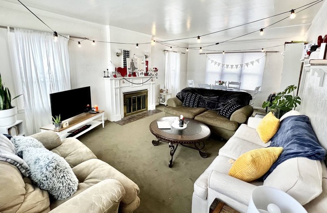 Beautiful 5 Bed/1.5-Bath Home Close to USU