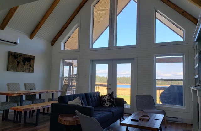 Beautiful 5 Bedroom house/cottage with waterview.