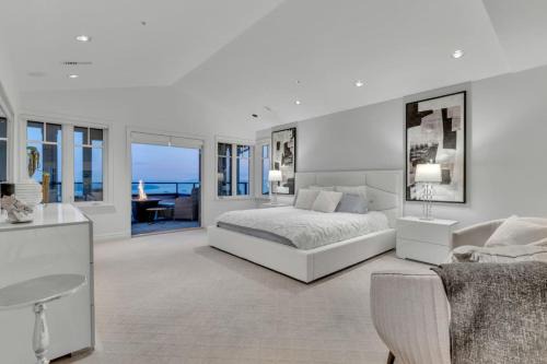 Beautiful 5 bedroom West Vancouver Mansion