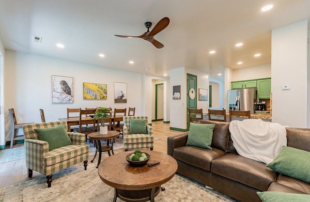 Beautiful 5 Bedroom Flagstaff Home w/ Private Spa