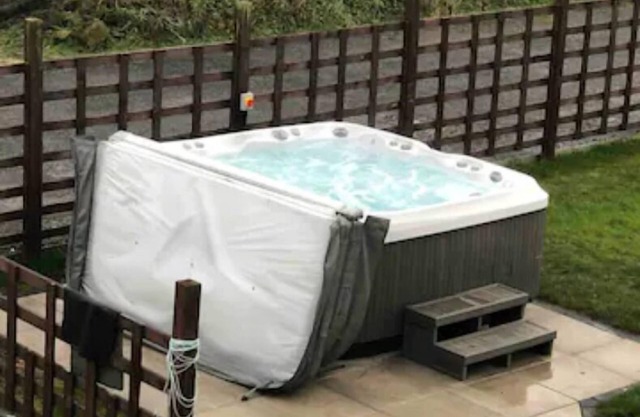 Beautiful 5-Bedroom House with Jacuzzi