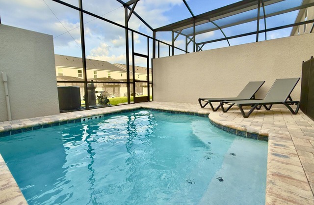 Beautiful 5-Bedroom Townhome at Solara Resort with Free Access to the Clubhouse