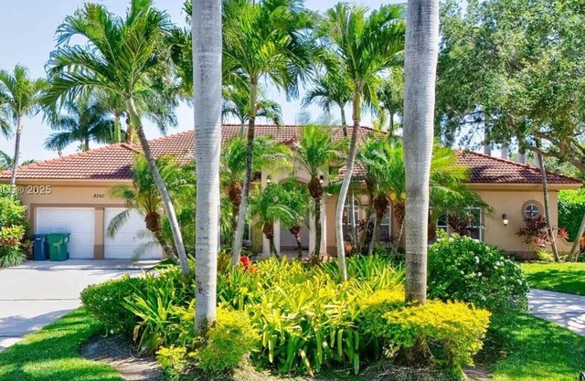 Beautiful 5-bedroom house in enchanting Cutler Bay, Private: Pool, Jacuzzi, Gym