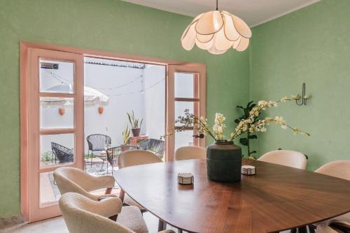 Beautiful 6 BDR Villa with AC in La Condesa