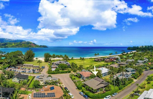 Beautiful 6 bedroom for 14 ocean view Hanalei Bay home!