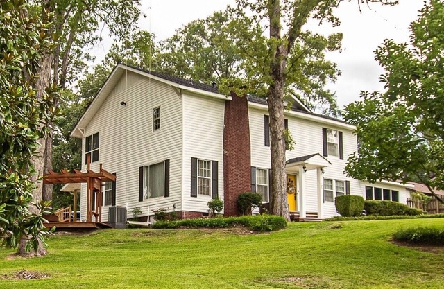 Beautiful 6 Bedroom home
