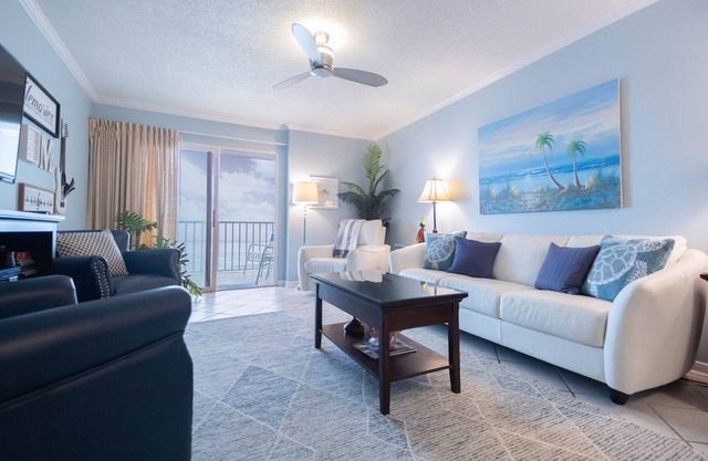 Beautiful 6th floor condo w/Gulf Front View