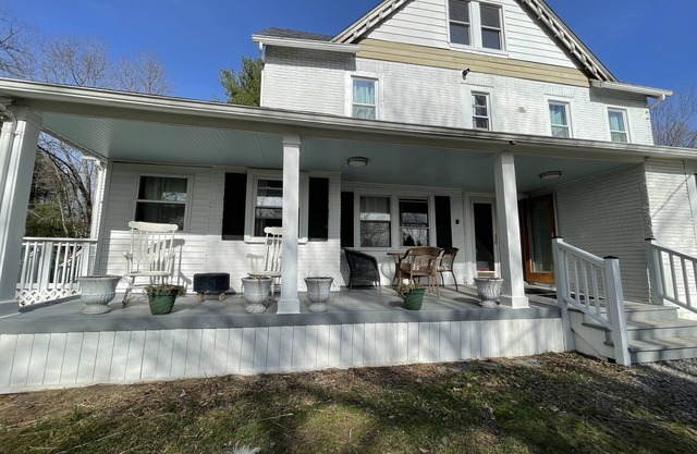 Beautiful 7 Bedroom home on family farm, perfect for a large group