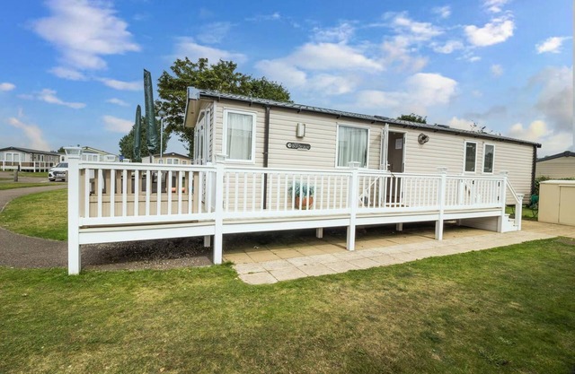 Beautiful 8 berth caravan for hire at Seashore Haven Park in Norfolk ref 22039C