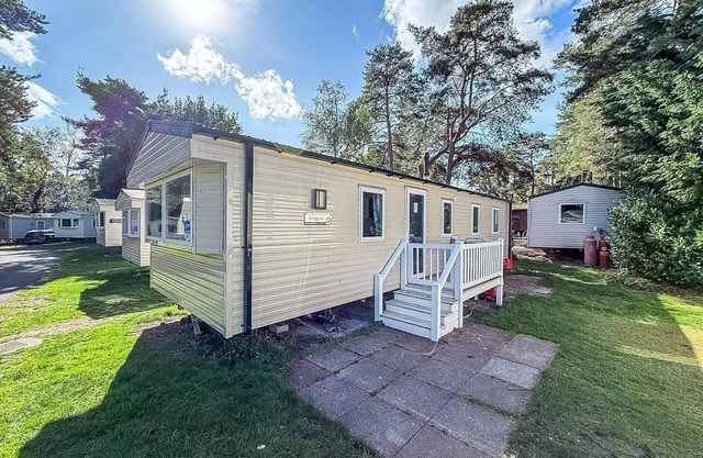 Beautiful 8 berth caravan at Wild Duck Haven Park in Norfolk ref 11195SC