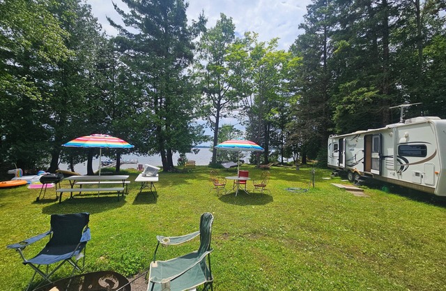 Beautiful 95 ' Waterfront Boasting Sandy Bottom With Dock And 10x12 Sundeck