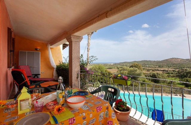 Wunderschöne Wohnung " Sunrise " mit Meerblick, Balkon, Terrasse und Pool; Parkplätze vorhanden
