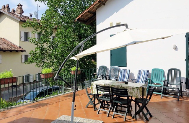 Atemberaubendes Ferienhaus für 2 Leute mit Pool, TV, Balkon, Haustiere erlaubt und Parkplatz