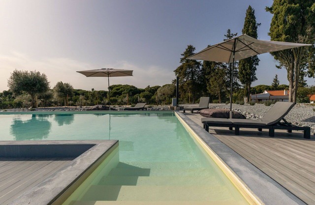 Schöne Wohnung in einem Ferienhaus für 4 Personen mit Pool, W-LAN, TV, Terrasse und Parkplatz