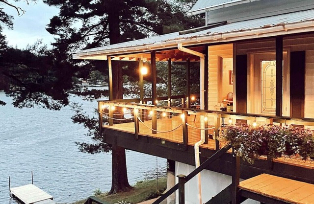Beautiful Adirondack Region Lakefront Cottage