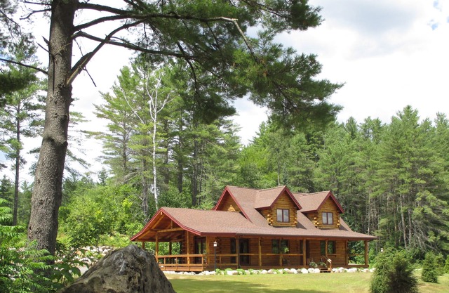 Schöne adk. Blockhaus für 8-13 Personen, Zugang zum Privatstrand, ideal für Lg. Familie
