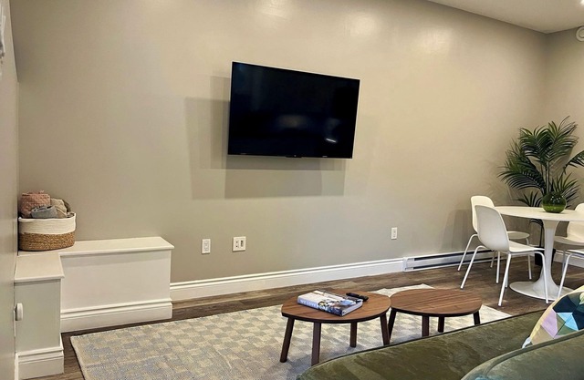 Beautiful and Central - 2 bedroom, 2 Bath Apartment located in lovely Halifax!