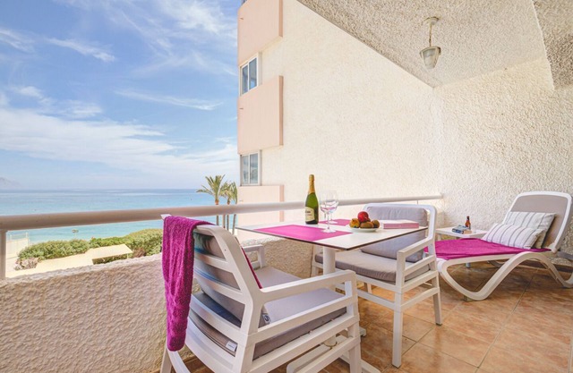 Schöne und gemütliche Ferienwohnung mit Gemeinschaftspool in Altea, Costa Blanca, Spanien für 3 Personen