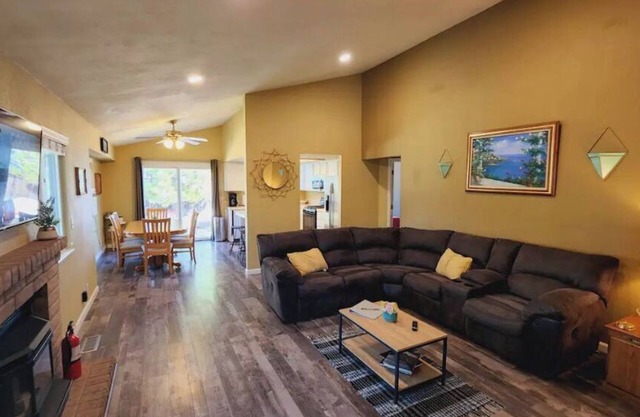 Beautiful and clean home in perfect Location!