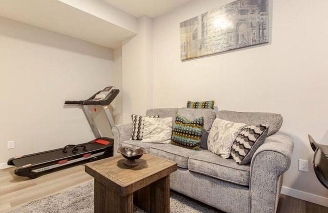 Beautiful and comfortable 1 bedroom basement unit