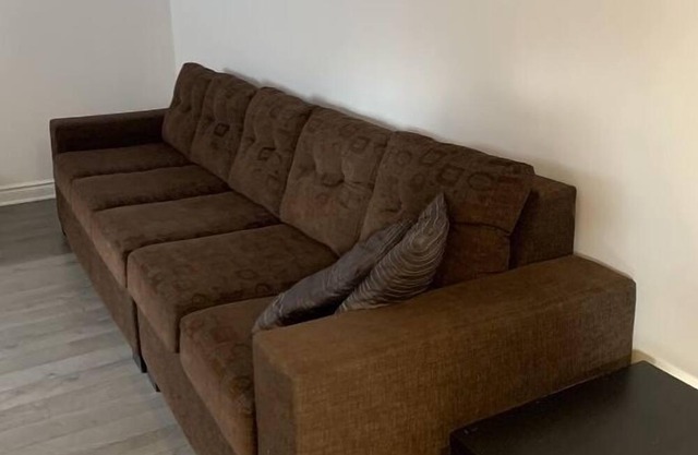 Beautiful and Cozy basement, 12 min to DT MTL, 5 m walk to river ,10 m to Casino