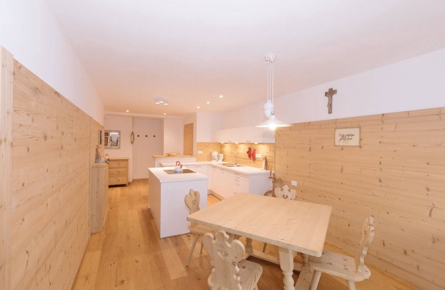 Gemütliche "Ferienwohnung SHUPF Wieserhof" mit Bergblick, Balkon, Gemeinschaftsgarten und WLAN; Parkplätze vorhanden