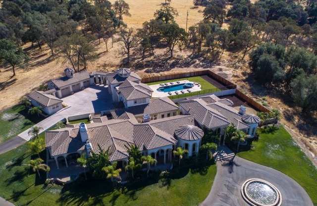 Beautiful and private estate . With breathtaking views.