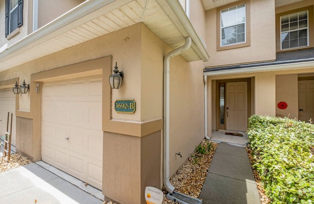 Beautiful and spacious townhome in Jacksonville