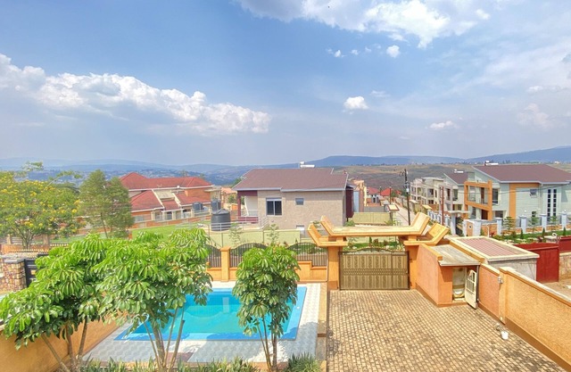 Beautiful and spacious 6 bedrooms Villa with pool in Gaculiro