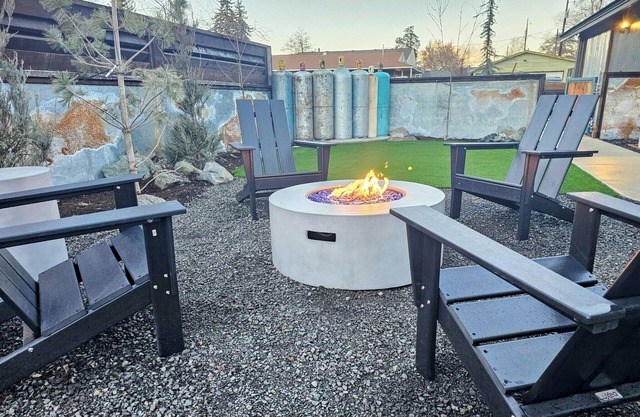 Beautiful and unique 1 bedroom home close to downtown with hot tub!