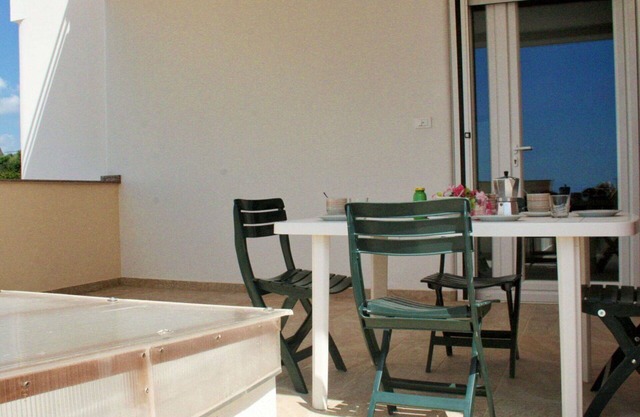 Angenehme Wohnung für 10 Gäste mit Klimaanlage, Terrasse, Haustiere erlaubt und Parkplatz