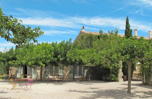 Angenehme Wohnung in einem Ferienhaus für 6 Personen mit W-LAN, Pool, TV und Parkplatz