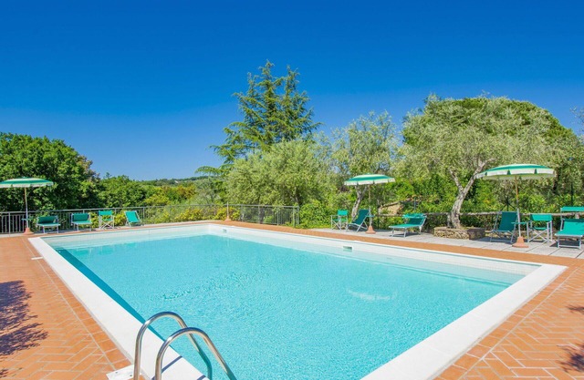 Angenehme Wohnung für 6 Gäste mit W-LAN, Pool, TV, Innenhof, Haustiere erlaubt und Parkplatz